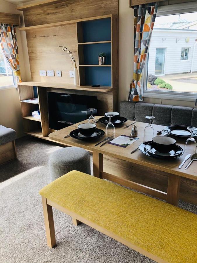 Апартаменты Chalet, Balcony, Bbq, Sleeps 6, Lytchett Minster Экстерьер фото